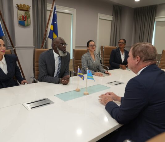 Durante reunion cu gobernador interino y Prome Minister di Corsou: Prome Minister Mike Eman ta destaca importancia di prosperidad comparti y cooperacion entre Aruba y Corsou