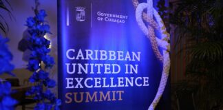 Prome Minister Mike Eman na Summit Caribeรฑo: Crecemento economico mester traduci den bienestar pa tur ciudadano