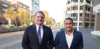Despues di reunion cu Tweede Kamer na Hulanda: Prome Minister Eman y Minister Cicilia: Crecemento economico di Aruba mester refleha den salario y bienestar di henter nos pueblo: Ambos minister ta reafirma necesidad di aumento di salario minimoÂ