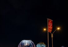 Rotonde di Oranjestad West ta briya pa promé biaha pa temporada di Pasco 2026: Oranjestad West a duna bonbini na e temporada di Pasco cu un rotonde ilumina y magia