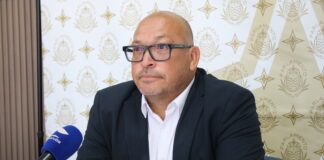Parlamentario Edgard Vrolijk (MEP): Falta di contesta di Gobierno ta tranca dos iniciativa di ley crucial den Parlamento: Silencio di Gobierno ta stanca leynan di Ombudsman y Studielening