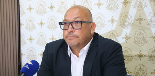 Parlamentario Edgard Vrolijk (MEP): Falta di contesta di Gobierno ta tranca dos iniciativa di ley crucial den Parlamento: Silencio di Gobierno ta stanca leynan di Ombudsman y Studielening