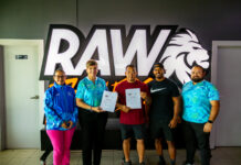 Comite Olimpico Arubano y Raw Fitness ta firma acuerdo di colaboracion