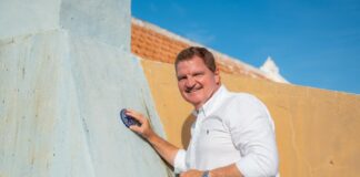 Prome Minister Mike Eman a pone seyo di monumento protegi na cas tipico di Rancho