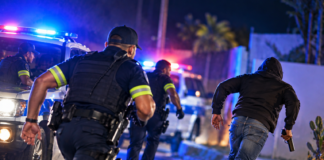 POLIS DI SAN NICOLAS DEN ACCION TRAS DI SOSPECHOSO CU ARMA DI CANDELA