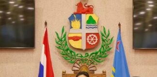 President di Comision di Husticia, Parlamentario John Hart: โNos no por hunga politica cu salud mental; nos mester uni pa busca solucionโ