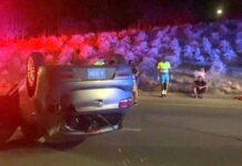 Chauffeur di un Kia Rio ta perde control dal na e berm y bolter riba e caminda di E.J. “Watty” Vos rumbo pa Sero Patrishi