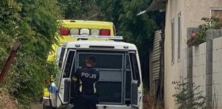 Problema di pareha den discucion homber a pusha dama ela cay kap cabes. Homber deteni muher hospitalisa!