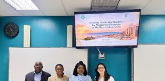 Salem Auguste a gradua como Bachelor den Organization, Governance and Management (OGM)