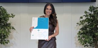 Michelle Every a gradua como Bachelor den Organization, Governance and Management (OGM)