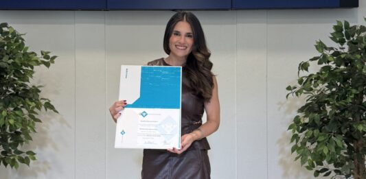 Michelle Every a gradua como Bachelor den Organization, Governance and Management (OGM)