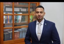 Parlamentario di AVP, Dennerich Kelly: โTurismo mester por crece, pero nos localnan mester por sigui biba na Aruba tambeโ