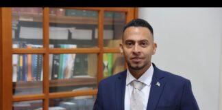 Parlamentario di AVP, Dennerich Kelly: โTurismo mester por crece, pero nos localnan mester por sigui biba na Aruba tambeโ