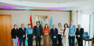 Minister Gerlien Croes ricibi Su Excelencia Sheikh Joaan Bin Hamad Al Thani di Qatar y President di World Aquatics pa formalisa contrato pa e di dos piscina na piscina olimpico Roly Bisslik