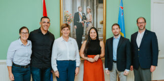 Minister Gerlien Croes y World Baseball Softball Confederation ta fortalece cooperacion pa futuro di baseball y softball na Aruba